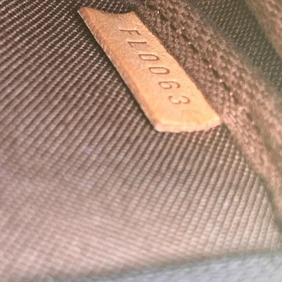 Louis Vuitton Pouch Monogram - Picture 13 of 16